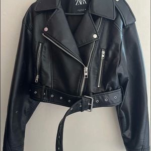 jaqueta zara biker preta p 147402221?action_source=72470&ref=home_home&rsp=1&rspix=1
