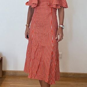 vestido midi animale linho listrado 144604656?action_source=77221&ref=home_home&rsp=1&rspix=1