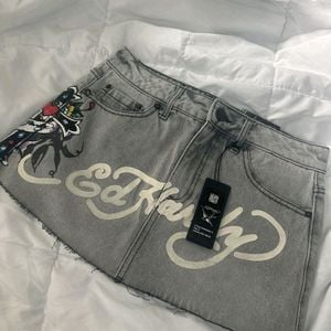 saia jeans ed hardy cinza 146178773?action_source=72470&ref=home_home&rsp=1&rspix=1