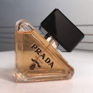 desapego perfume prada paradoxe frasco cheio usado umas 3 vezes frasco de 30ml mando brindes 132264216?action_source=66827&ref=home_home&rsp=1&rspix=1