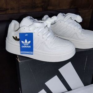 tenis tamanho 35 novo adidas 131517205?action_source=66827&ref=home_home&rsp=1&rspix=1