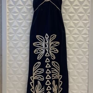 vestido longo bordado preto 144288260?action_source=76858&ref=home_home&rsp=1&rspix=1