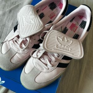 adidas gazelle silver green womens Women's adidas Samba OG White/Wonder Quartz/Gum / 6.5