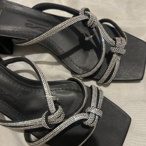 santa lolla preta 37 130043800?action_source=64649&ref=home_home&rsp=1&rspix=1