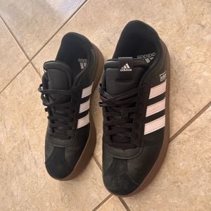 tenis adidas vl court 3 0 preto 40 146952946?action_source=72767&ref=home_home&rsp=1&rspix=1