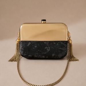 bolsa caixa zara dourada e preta 143747219?action_source=76396&ref=home_home&rsp=1&rspix=1