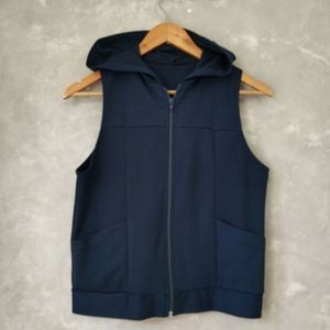 colete feminino azul com capuz m 147196679?action_source=75018&ref=home_home&rsp=1&rspix=1