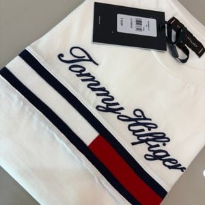 camiseta tommy hilfiger branca 145253038?action_source=67222&ref=home_home&rsp=1&rspix=1