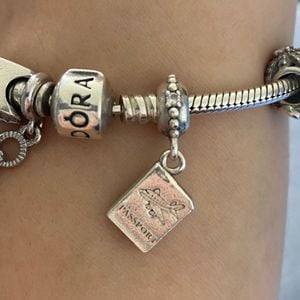 pingente pandora passaporte 133843754?action_source=67326&ref=home_home&rsp=1&rspix=1