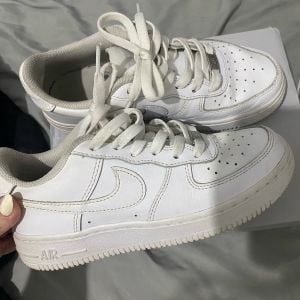 tenis nike air force branco 35 140028184?action_source=31946&ref=home_home&rsp=1&rspix=1