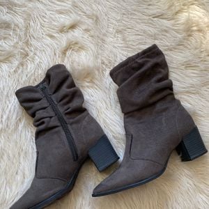 bota feminina marrom camurca 35 145269560?action_source=72767&ref=home_home&rsp=1&rspix=1