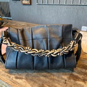 bolsa arezzo preta de alca couro 132070740?action_source=68872&ref=home_home&rsp=1&rspix=1