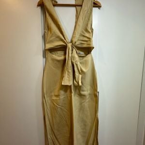 vestido midi de linho bege 109130269?action_source=66827&ref=home_home&rsp=1&rspix=1