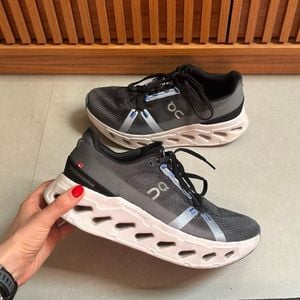 tenis on running cloudtec phase helion cinza 152393907?action_source=76398&ref=home_home&rsp=1&rspix=1