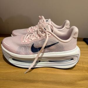 tenis nike vomero premium rosa 37 5 147634334?action_source=74814&ref=home_home&rsp=1&rspix=1