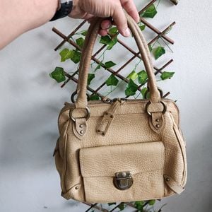bolsa arezzo couro bege vintage 148626979?action_source=75542&ref=home_home&rsp=1&rspix=1