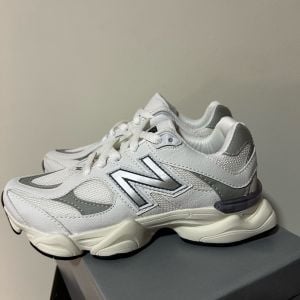 tenis new balance branco e cinza tam 35 142648682?action_source=31946&ref=home_home&rsp=1&rspix=1