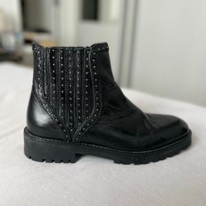 bota coturno preta de couro zara seminova 147789435?action_source=77124&ref=home_home&rsp=1&rspix=1