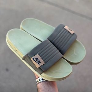 chinelo nike verde militar 42 141014742?action_source=72470&ref=home_home&rsp=1&rspix=1