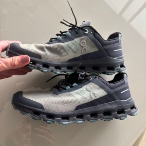 tenis on running 146281981?action_source=76398&ref=home_home&rsp=1&rspix=1