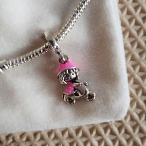 berloque menina scooter pingente 111314614?action_source=67326&ref=home_home&rsp=1&rspix=1