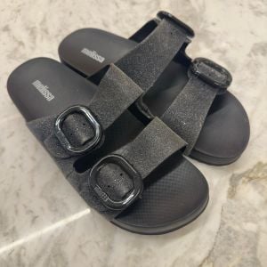 sandalia melissa cozy glitter preta tam 35 145736768?action_source=73955&ref=home_home&rsp=1&rspix=1