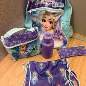 mochila estojo garrafa e outros froze 134992197?action_source=67388&ref=home_home&rsp=1&rspix=1