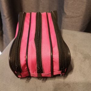 estojo escolar com tres divisorias na cor rosa 131289019?action_source=67388&ref=home_home&rsp=1&rspix=1