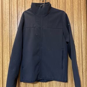 jaqueta decathlon preta p 140175473?action_source=70522&ref=home_home&rsp=1&rspix=1