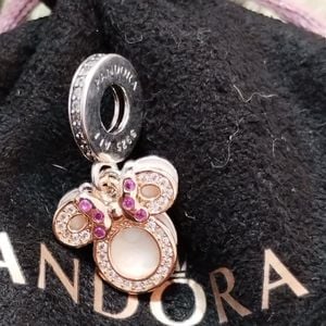 charm disney pendente silhueta minie 118290475?action_source=67326&ref=home_home&rsp=1&rspix=1