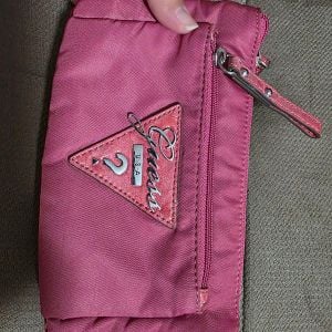 bolsa de mao da guess usa 138147399?action_source=71545&ref=home_home&rsp=1&rspix=1