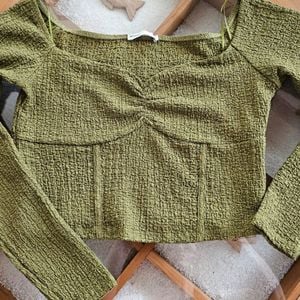 cropped bershka 130179387?action_source=69599&ref=home_home&rsp=1&rspix=1