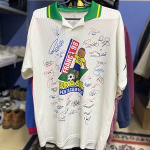 camiseta brasil copa 1998 autografos 140190596?action_source=69961&ref=home_home&rsp=1&rspix=1