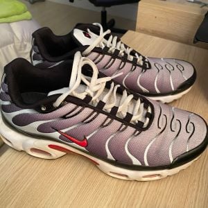 tenis nike air max plus tn preto e roxo 42 146590132?action_source=75208&ref=home_home&rsp=1&rspix=1