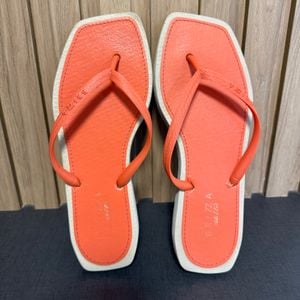 chinelo square brizza arezzo laranja branco bico quadrado tam 37 38 veste 38 semi novo 136843524?action_source=68477&ref=home_home&rsp=1&rspix=1