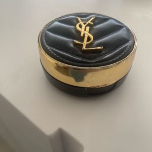 porta base ysl cushion encre de peau le couture cushion mini foundation 140377793?action_source=72470&ref=home_home&rsp=1&rspix=1