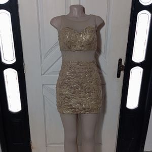 vestido dourado de lantejola 133277122?action_source=66695&ref=home_home&rsp=1&rspix=1