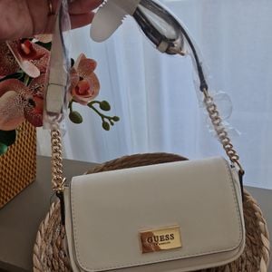 bolsa guess crossbody cor off white 119905978?action_source=71545&ref=home_home&rsp=1&rspix=1
