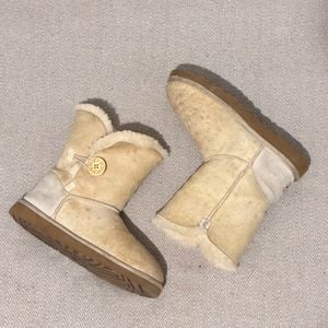 bota ugg feminina bege 36 140493687?action_source=72965&ref=home_home&rsp=1&rspix=1