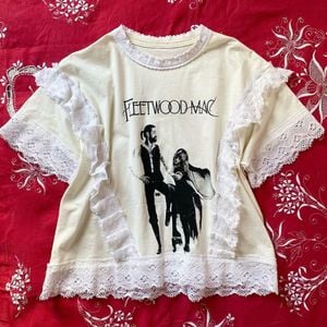 camiseta fleetwood mac com renda 139214086?action_source=69863&ref=home_home&rsp=1&rspix=1