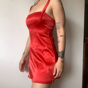 vestido acetinado vermelho 132434186?action_source=66695&ref=home_home&rsp=1&rspix=1