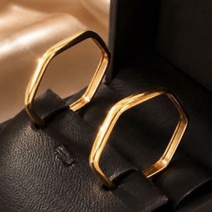 brinco de ouro hexagono 148598000?action_source=67326&ref=home_home&rsp=1&rspix=1