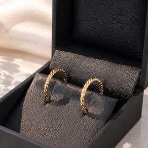 brinco de ouro argola torcida dourado 148597656?action_source=67326&ref=home_home&rsp=1&rspix=1