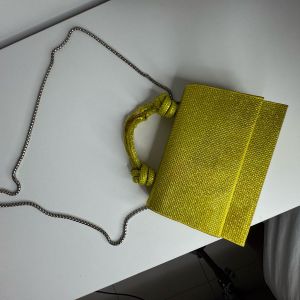 bolsa zara strass verde 120875133?action_source=60227&ref=home_home&rsp=1&rspix=1