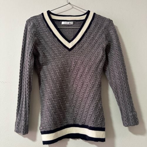 sueter lacoste feminino cinza p 142974001?action_source=31319&ref=home_home&rsp=1&rspix=1
