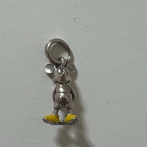 berloque pandora mickey 132337374?action_source=67326&ref=home_home&rsp=1&rspix=1