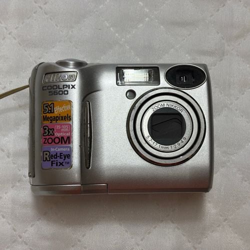 camera nikon coolpix 5600 122901507?action_source=31319&ref=home_home&rsp=1&rspix=1