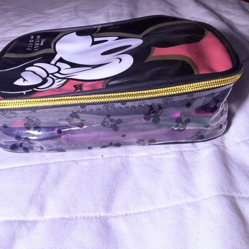 estojo com as caneta 131987250?action_source=67388&ref=home_home&rsp=1&rspix=1