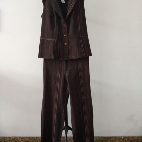 conjunto feminino de alfaiataria risca de giz 137483874?action_source=68872&ref=home_home&rsp=1&rspix=1