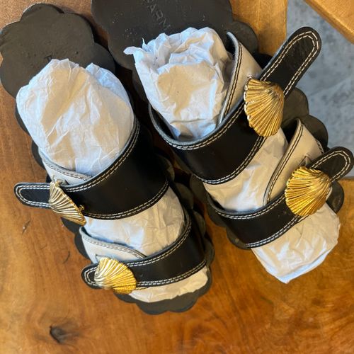 sandalia farm rio preta e branca 36 145640944?action_source=67222&ref=home_home&rsp=1&rspix=1